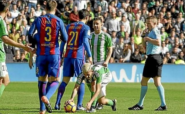 El árbitro de 'los goles fantasma', para el Málaga-Betis