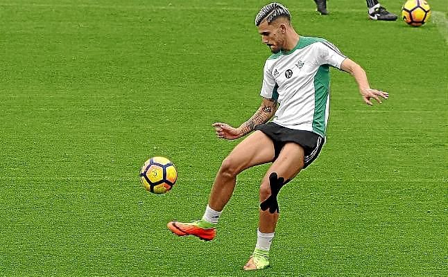 Ceballos comienza a tocar balón