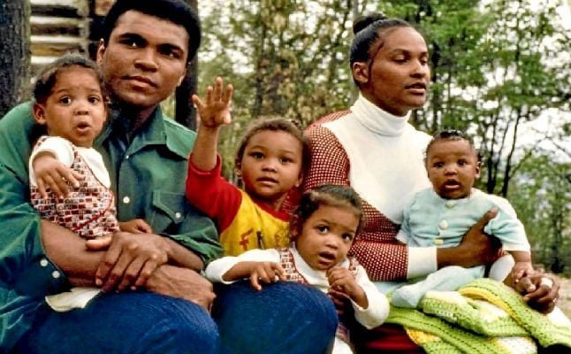 Agentes de Inmigración de EE.UU. detienen al hijo y a la exmujer del boxeador Muhammad Ali