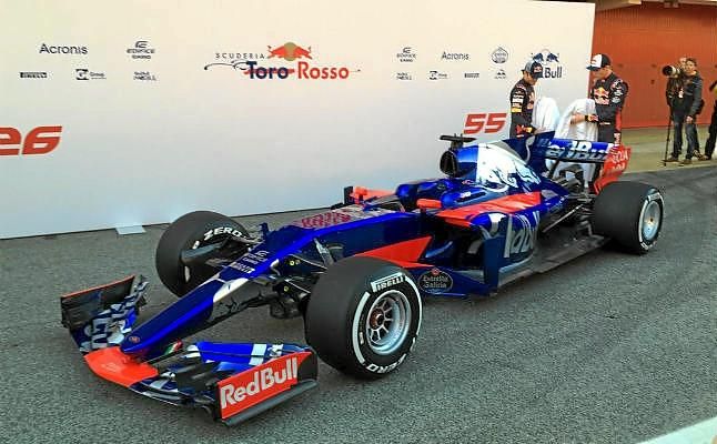 Toro Rosso presenta en Montmeló el nuevo STR12 de Sainz y Kvyat
