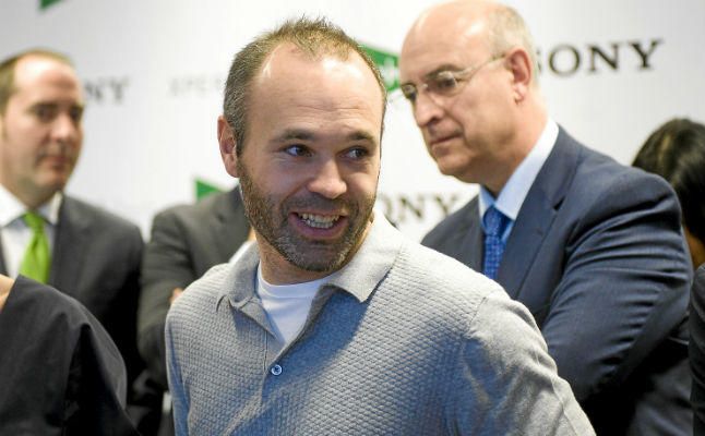 Iniesta: "Estamos al mil por mil con Luis Enrique"
