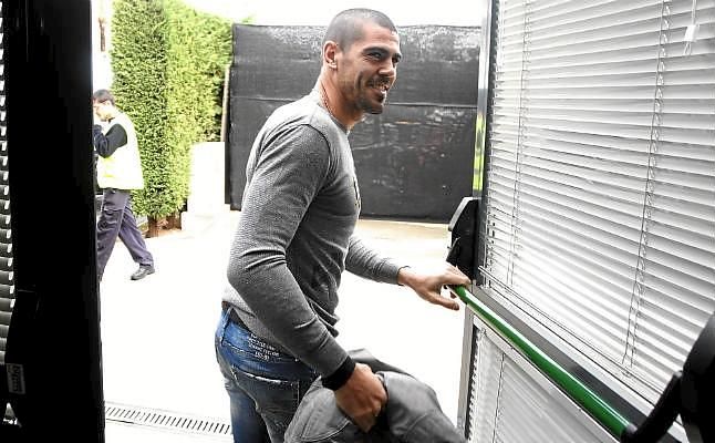 Procesan a Víctor Valdés por falsificación