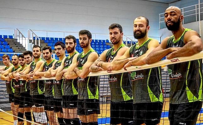 El Unicaja de voleibol se vuelca con la permanencia del Almería de fútbol