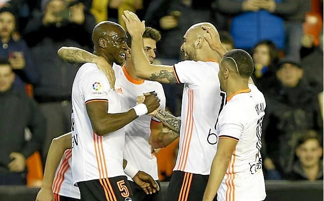 El Valencia encadena tres triunfos en Mestalla 16 meses después