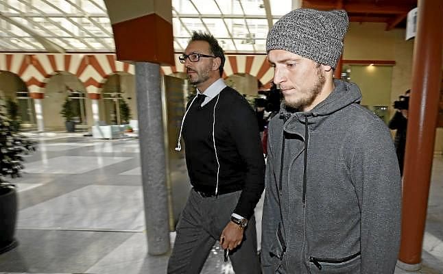 Zozulya, de vuelta a Sevilla tras una esperpéntica reunión