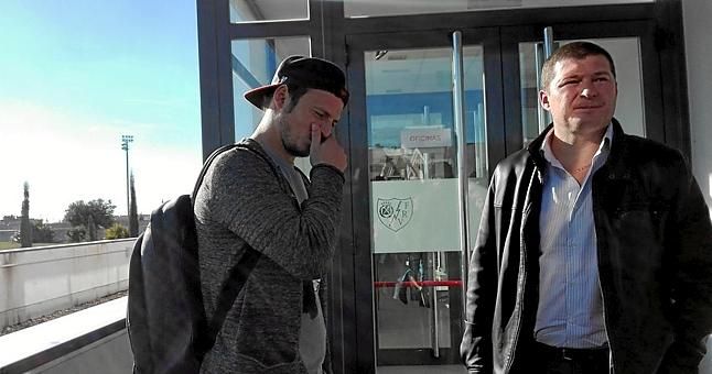 Zozulya se marcha sin que nadie del Rayo le reciba