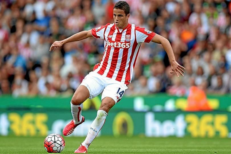 Afellay renueva su contrato con el Stoke hasta 2019