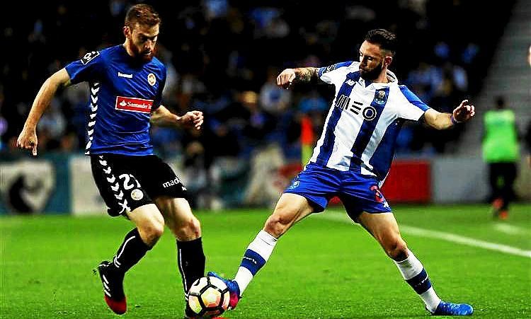 Ojeadores del Sevilla en Portugal