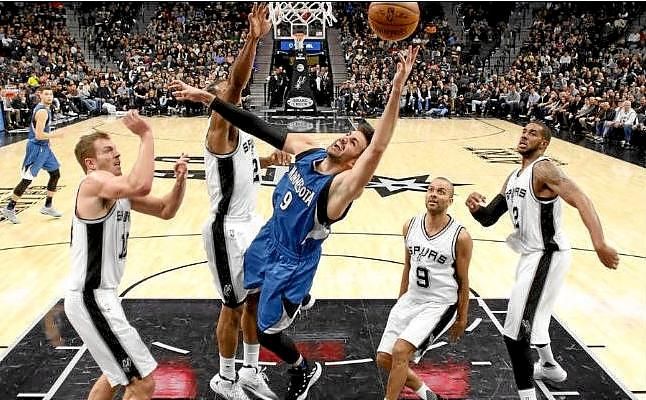 Triple-doble de Rubio que no salva a los Timberwolves ante los Spurs de Gasol