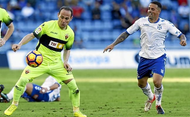 Nino dice tras su gol cien con el Elche que no busca metas personales