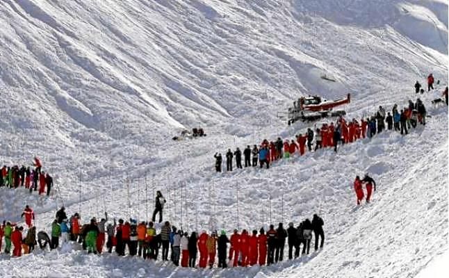 Un esquiador muerto y dos desaparecidos por un alud en los Alpes franceses