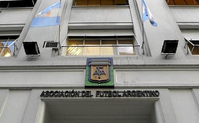 Futbolistas argentinos ponen fin a la huelga tras un mes sin competición