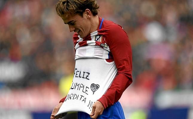 Competición multa a Griezmann por felicitar a su pareja enseñando una camiseta al celebrar un gol