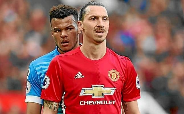 Cinco partidos se sanción a Mings (Bournemouth) por su pisotón a Ibrahimovic