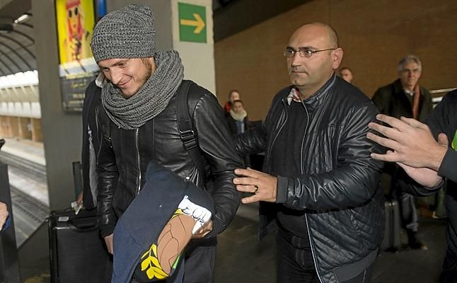 "Zozulya maneja bastantes opciones para continuar su carrera"