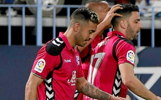 Málaga 1-2 Alavés: Míchel patina en su debut
