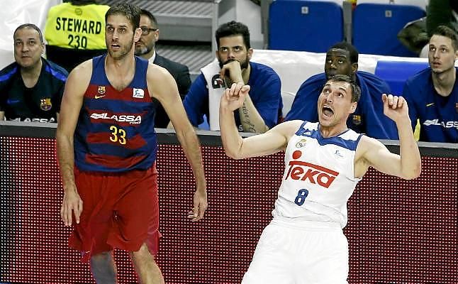 Real Madrid 76-75 Barcelona: Llull resuelve un clásico vibrante