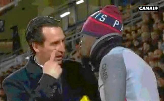 Emery discute con Aurier por una sustitución