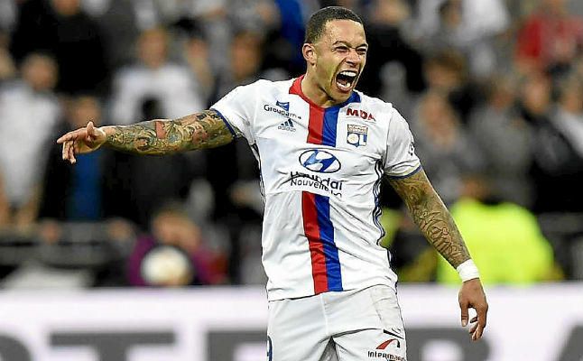 Depay hace el mejor gol en lo que va de año