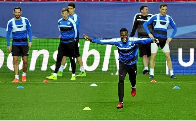 Shakespeare prepara el partido ante el Sevilla con la plantilla al completo