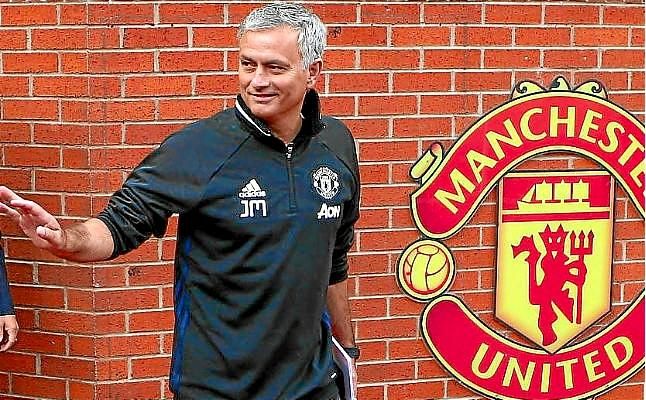 Los aficionados del Chelsea llaman "Judas" a Mourinho y este les constesta