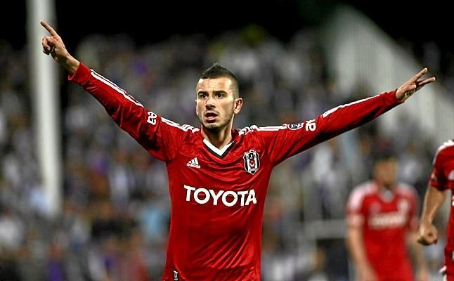 El ojeador del Sevilla marca a Özyakup como A1
