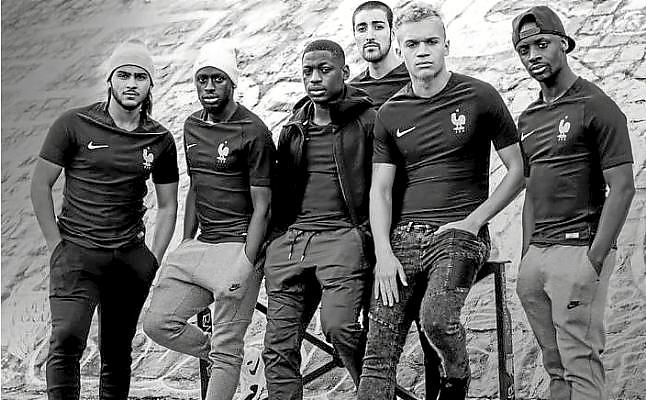 Así es la primera camiseta negra de Francia