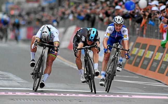 Un gran Kwiatkowski se impone a Sagan en San Remo (Vídeo)