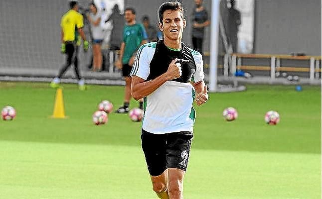 Mandi sufre una fractura la mano izquierda