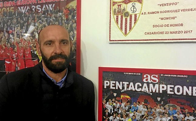 Monchi pide "disfrutar de este Sevilla histórico"