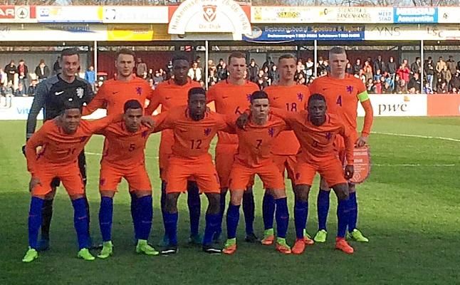 El Sevilla espía a Holanda sub 19, donde brilla el hijo de Kluivert