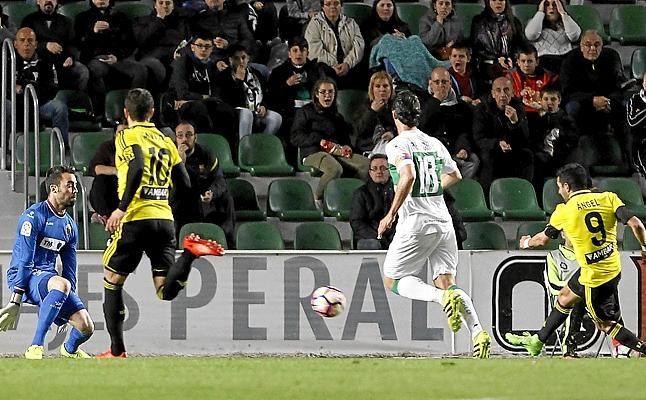 Resumen: El Cádiz no aprovecha el tropiezo del Girona y el Zaragoza respira