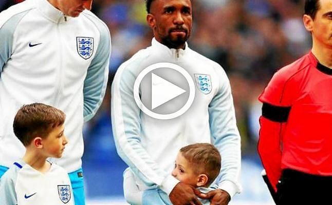 La bonita amistad entre Defoe y el pequeño Bradley Lowery