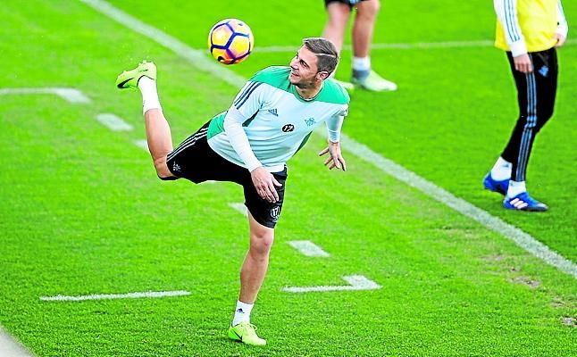 Joaquín sube otro peldaño en la historia bética