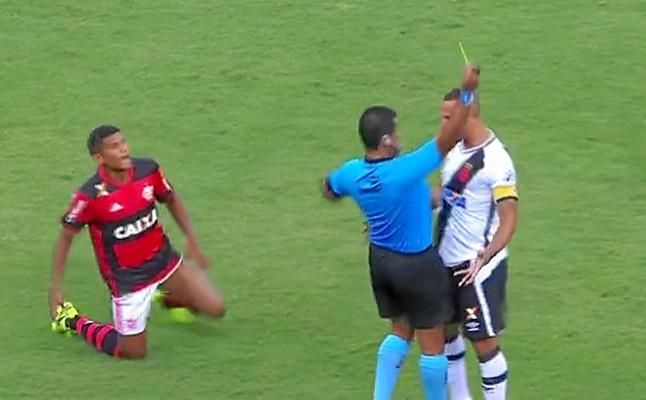 La particular versión del árbitro sobre la 'agresión' de Luis Fabiano