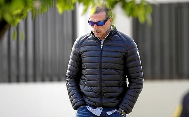 Óscar Arias ya hace de Monchi