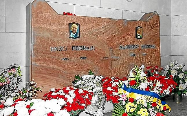 Detienen a 34 miembros de una banda que planeaba profanar la tumba de Enzo Ferrari