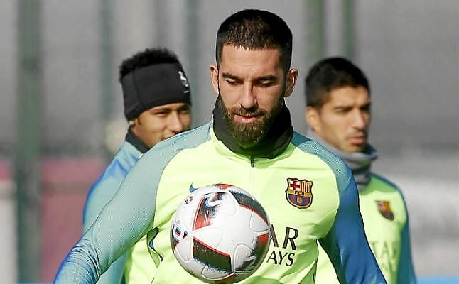 Arda Turan sufre una lesión en el adductor y estará tres semanas de baja