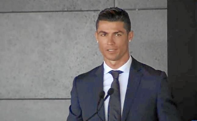 Ronaldo, "feliz y honrado" por el homenaje de Madeira pese a las críticas