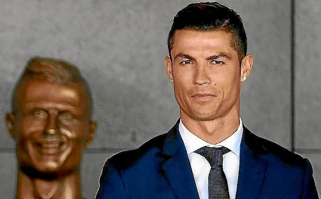 La memoria agradecida de Ronaldo agranda su leyenda en su barrio natal