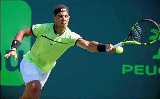 Nadal y Federer siguen firmes en Miami, donde Zverev eliminó a Wawrinka