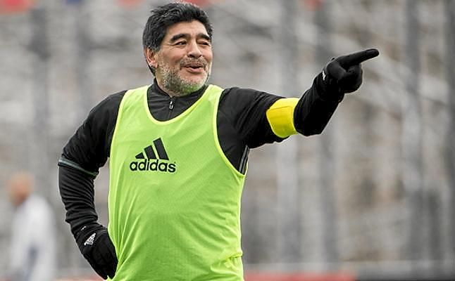 Maradona defiende la continuidad de Bauza