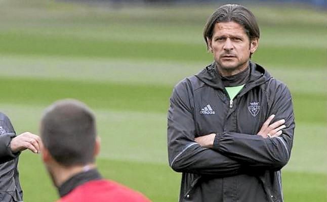 Vasiljevic dice que el vestuario está aislado de la situación institucional