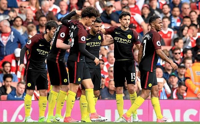 Navas sorprende en su nueva posición y se gana los elogios de Guardiola
