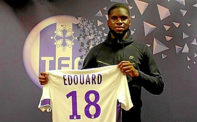 El Toulouse expulsa a un jugador por atacar a un viandante