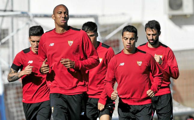 El Sevilla, sin tiempo a pensar en crisis, prepara la visita al Camp Nou