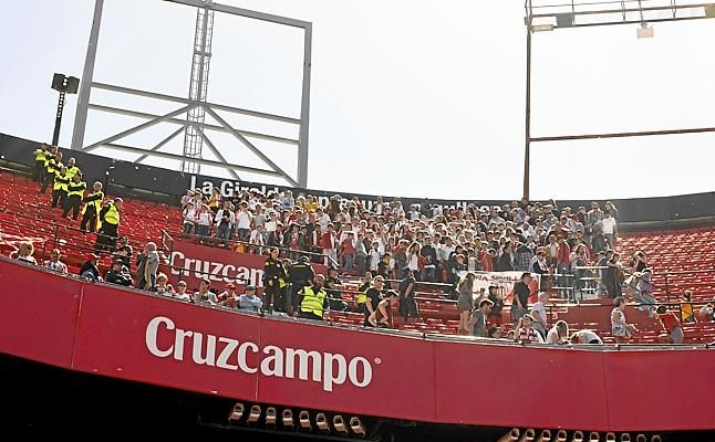 3.001 euros por entrar con un tirachinas y una navaja al Sánchez-Pizjuán