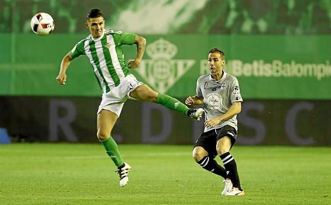 Fernando Navarro será baja ante el Sevilla por lesión muscular