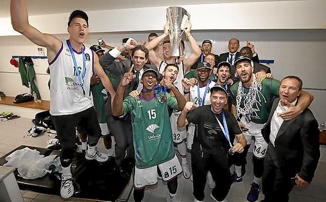 Málaga respira baloncesto y se lanza a la calle tras once años sin títulos