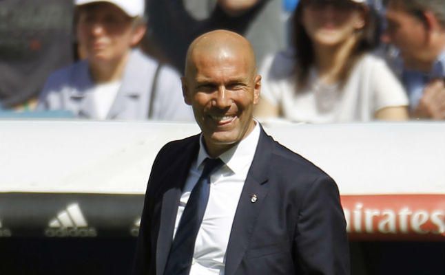 Zidane, "decepcionado", dice que su futuro depende de "alguien más"